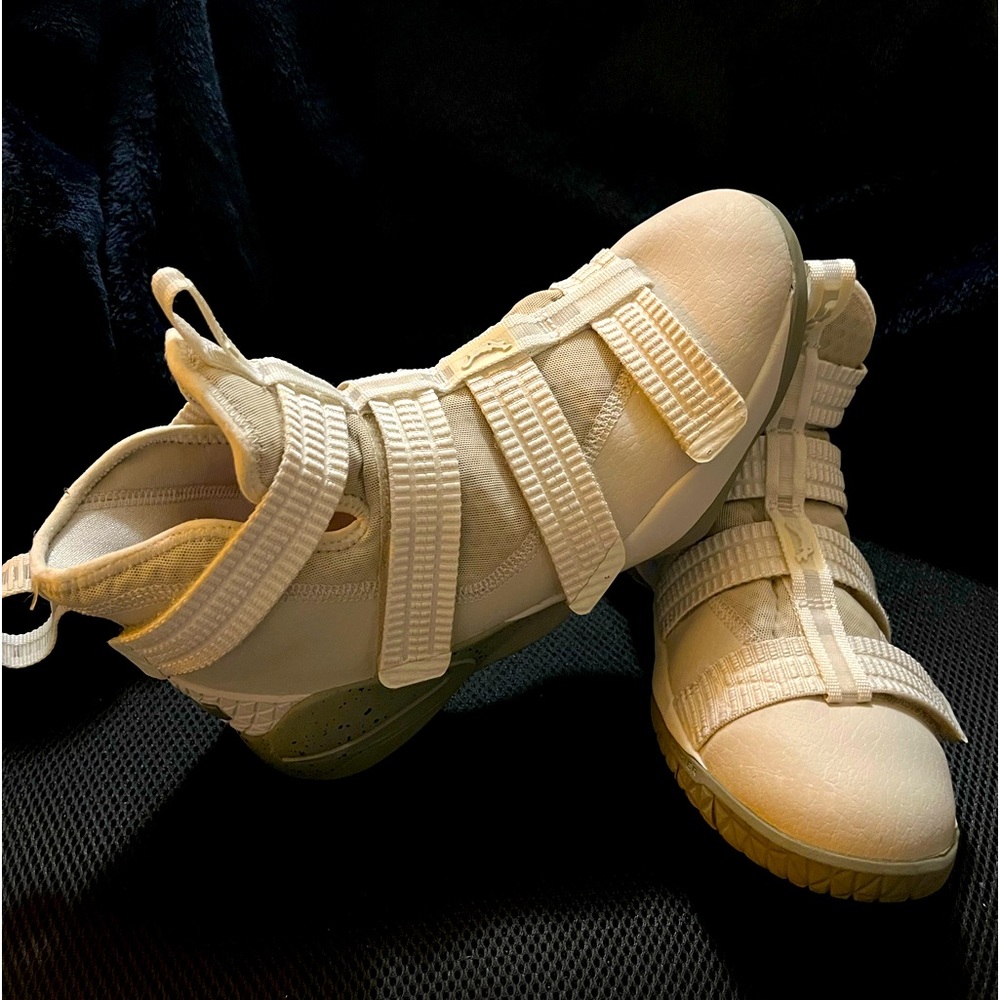 Boys Lebrun James Sneakers
